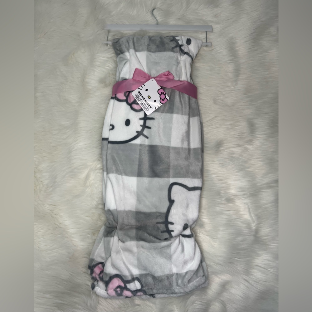 Hello Kitty Plaid Grey Throw Blanket